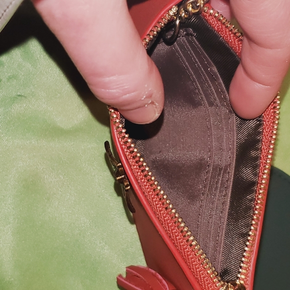 Elegant Bee coin purse - Picture 3 of 16